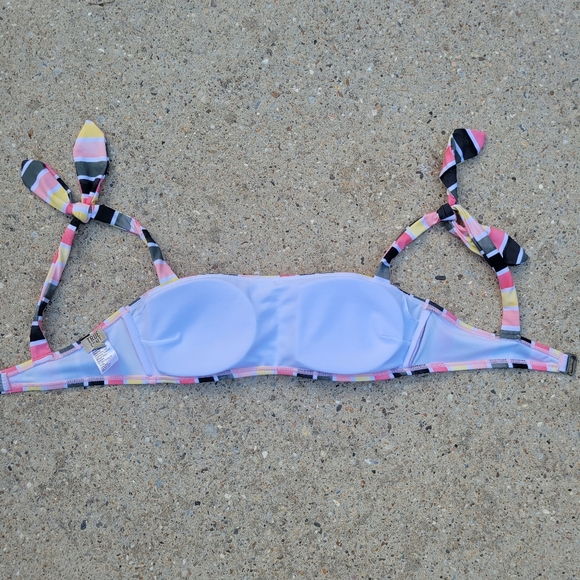 True Craft Stripe Bikini Set - Size Medium (Excellent Condition) - Picture 6 of 14